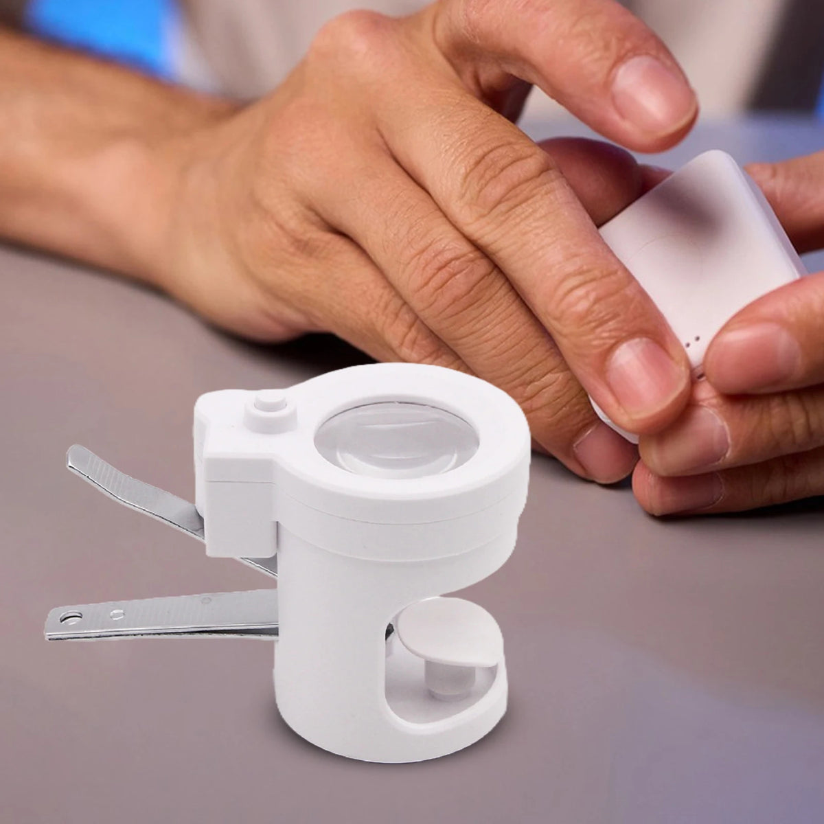 Nail Clipper with 8x Magnifier and LED Light Fingernail Cutter Fingernail Toenail Trimmer for Seniors Elderly Gift